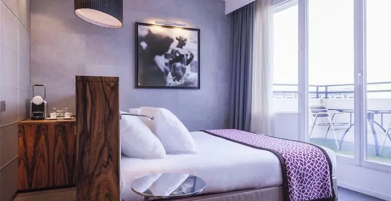 ****  Pley Hotel Paris France