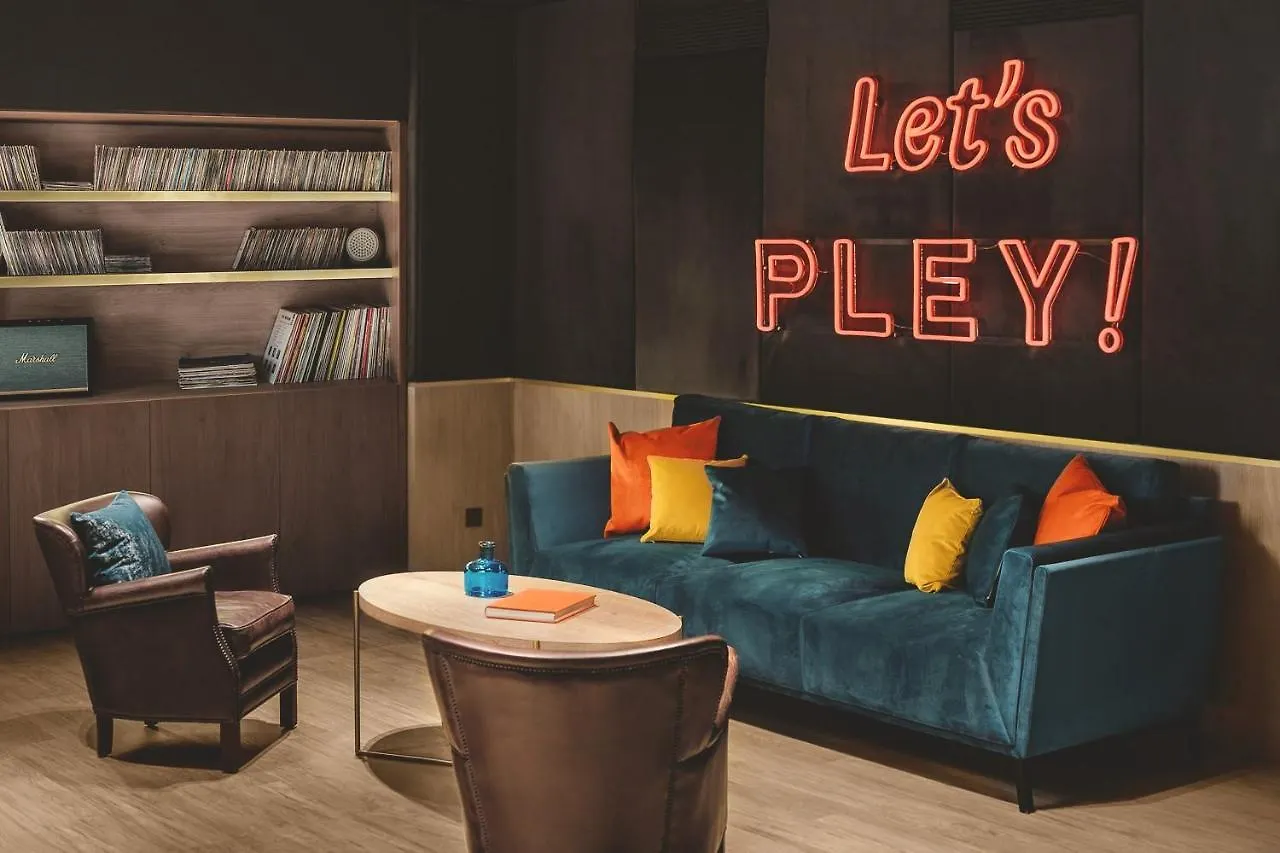 ****  Pley Hotel Paris France