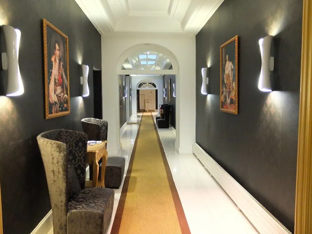 Pley Hotel Paris 4*,